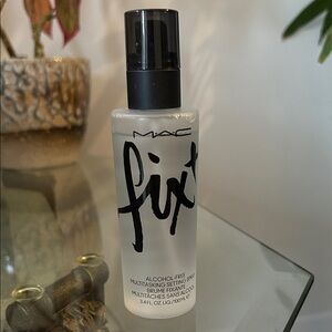 MAC Alcohol-Free Multitasking Setting Spray